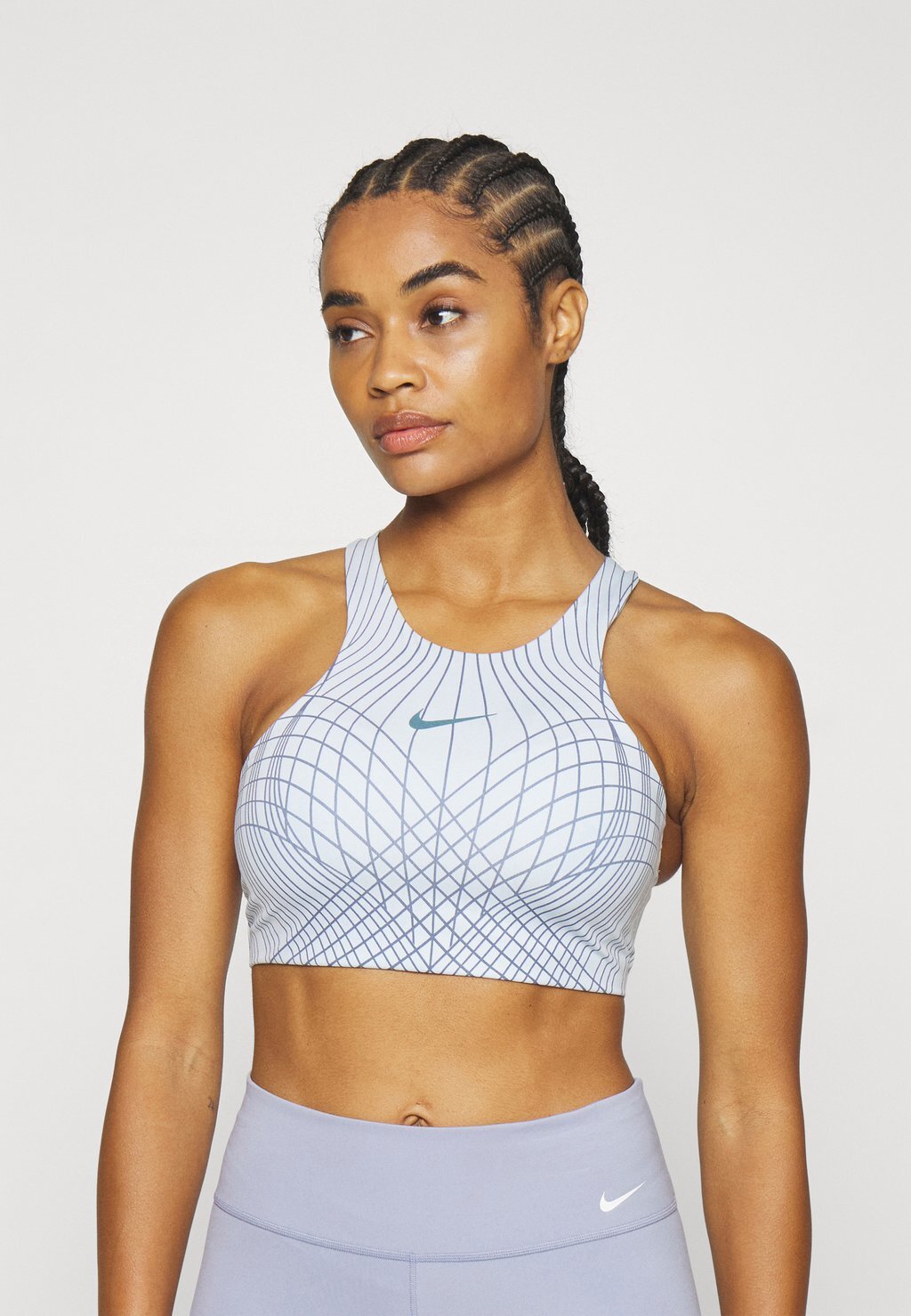 Спортивный бюстгальтер со средней поддержкой NIKE SWOOSH WOMEN'S MEDIUM-SUPPORT PADDED HIGH-NECK SPORTS BRA Nike, синий оттенок/рассеянный синий
Спортивный бюстгальтер со средней поддержкой NIKE SWOOSH WOMEN'S MEDIUM-SUPPORT PADDED HIGH-NECK SPORTS BRA Nike, синий оттенок/рассеянный синий