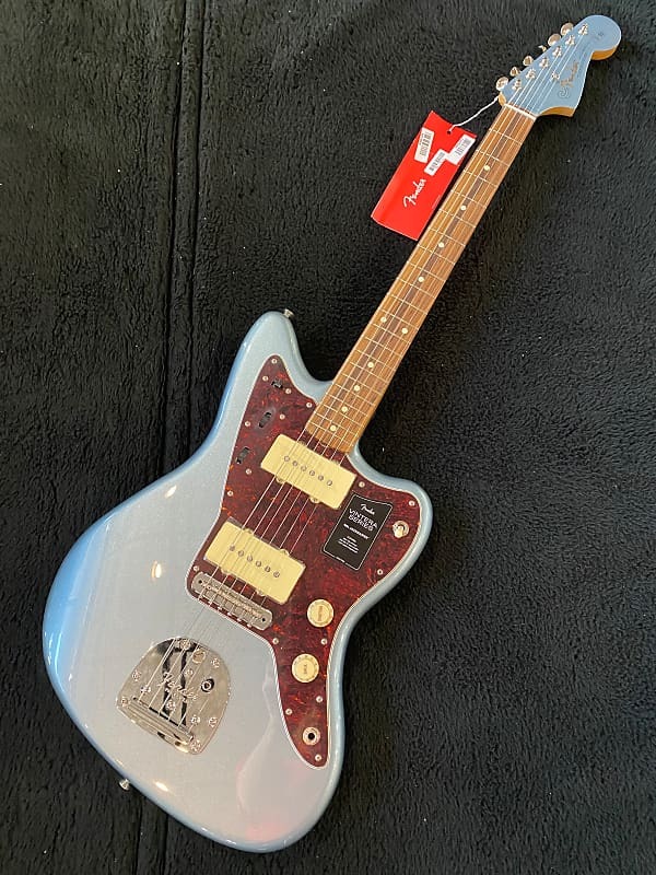 Fender Vintera '60s Jazzmaster с грифом Pau Ferro Ice Blue Metallic #MX22225288 (7 фунтов, 11,6 унции) Vintera '60s Jazzmaster with Pau Ferro Fretboard
Fender Vintera '60s Jazzmaster с грифом Pau Ferro Ice Blue Metallic #MX22225288 (7 фунтов, 11,6 унции) Vintera '60s Jazzmaster with Pau Ferro Fretboard