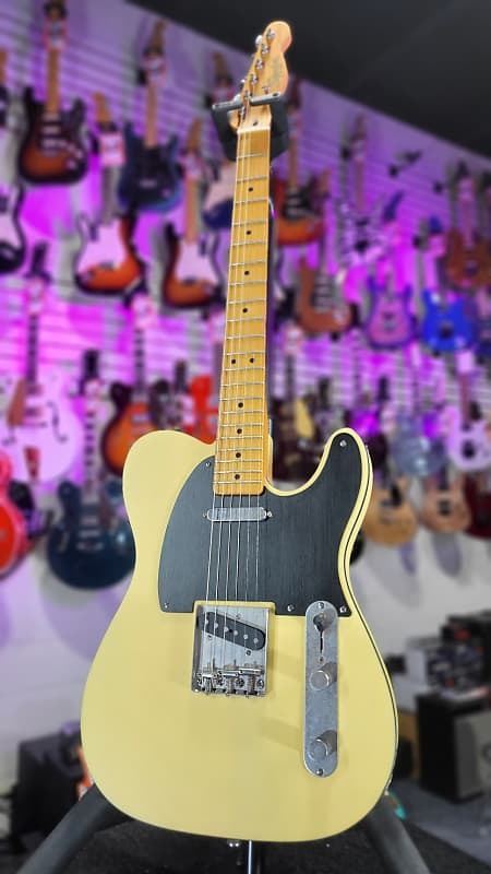 Squier 40th Anniversary Telecaster Electric Guitar, Vintage Edition - Satin Vintage Blonde с 092
Squier 40th Anniversary Telecaster Electric Guitar, Vintage Edition - Satin Vintage Blonde с 092