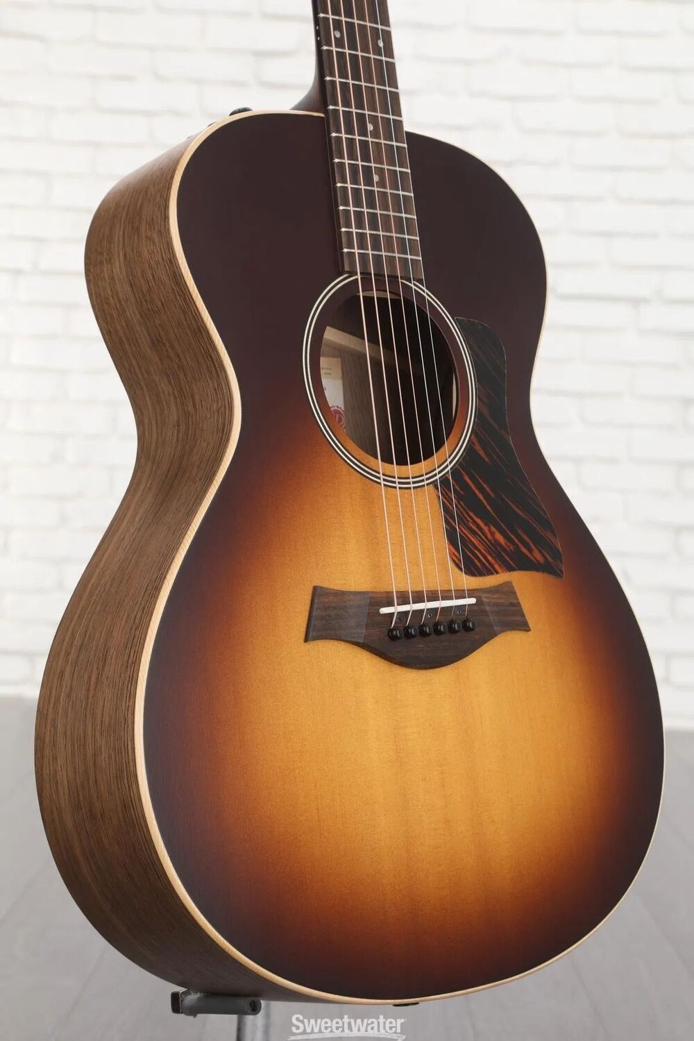 Акустически-электрическая гитара Taylor American Dream AD12e Grand Concert - табак Sunburst
Акустически-электрическая гитара Taylor American Dream AD12e Grand Concert - табак Sunburst