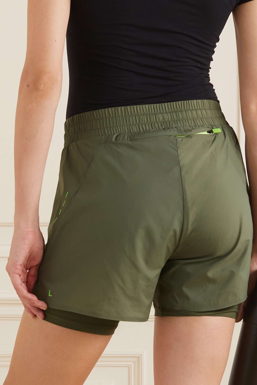 FALKE ERGONOMIC SPORT SYSTEM Многослойные шорты из переработанного рипстопа с отделкой из джерси, армейский зеленый
FALKE ERGONOMIC SPORT SYSTEM Многослойные шорты из переработанного рипстопа с отделкой из джерси, армейский зеленый