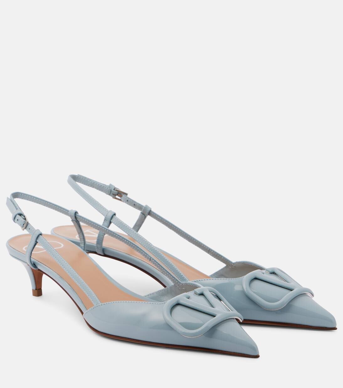 Туфли-лодочки VLogo Signature из лакированной кожи с ремешком на пятке Valentino Garavani, цвет blu porcellana
Туфли-лодочки VLogo Signature из лакированной кожи с ремешком на пятке Valentino Garavani, цвет blu porcellana