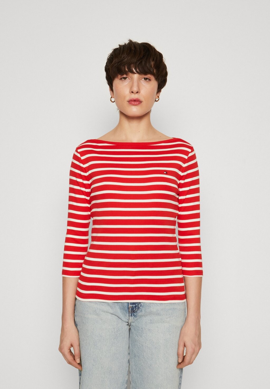 Топ с длинными рукавами NEW CODY BOAT-NK 3/4SLV Tommy Hilfiger, цвет fierce red/ecru
Топ с длинными рукавами NEW CODY BOAT-NK 3/4SLV Tommy Hilfiger, цвет fierce red/ecru