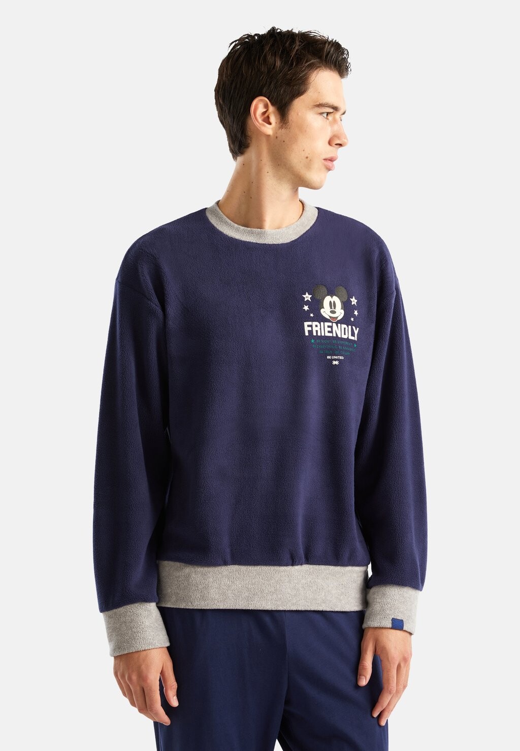 Толстовка Polar Fabric Brushed On One Side Crewneck Contrast Color Applied Bottom Branded Label On Cuff Hem Mickey Mouses Print United Colors of Benetton, синий
Толстовка Polar Fabric Brushed On One Side Crewneck Contrast Color Applied Bottom Branded Label On Cuff Hem Mickey Mouses Print United Colors of Benetton, синий
