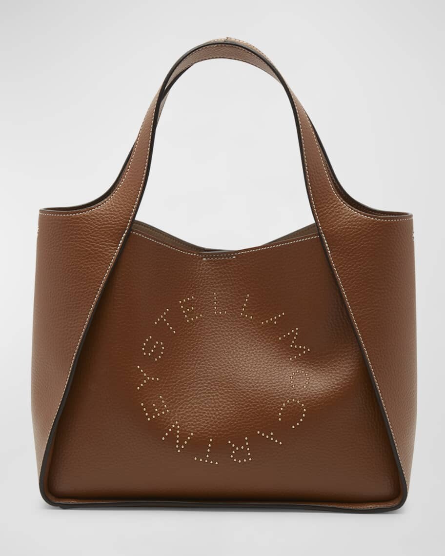 Сумка через плечо из веганской кожи с заклепками и логотипом Stella McCartney
Сумка через плечо из веганской кожи с заклепками и логотипом Stella McCartney