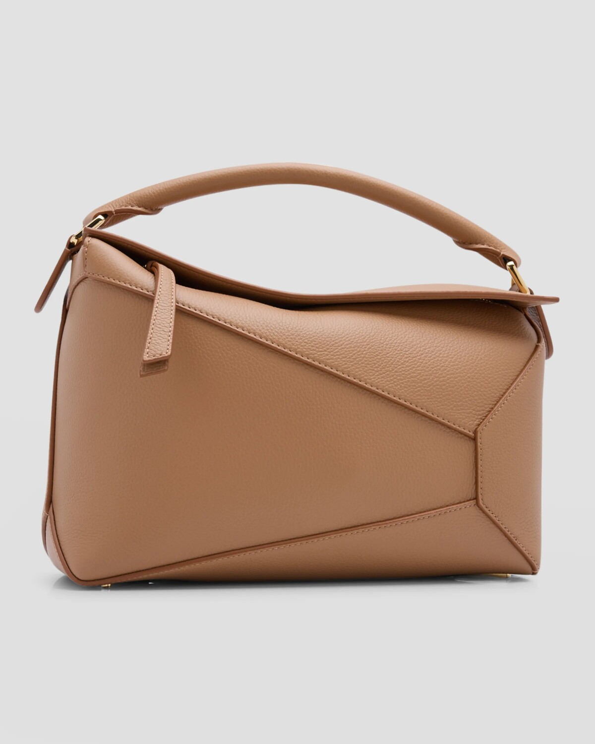 Сумка с верхней ручкой Puzzle Edge из мягкой зернистой кожи Loewe, цвет Toffee
Сумка с верхней ручкой Puzzle Edge из мягкой зернистой кожи Loewe, цвет Toffee