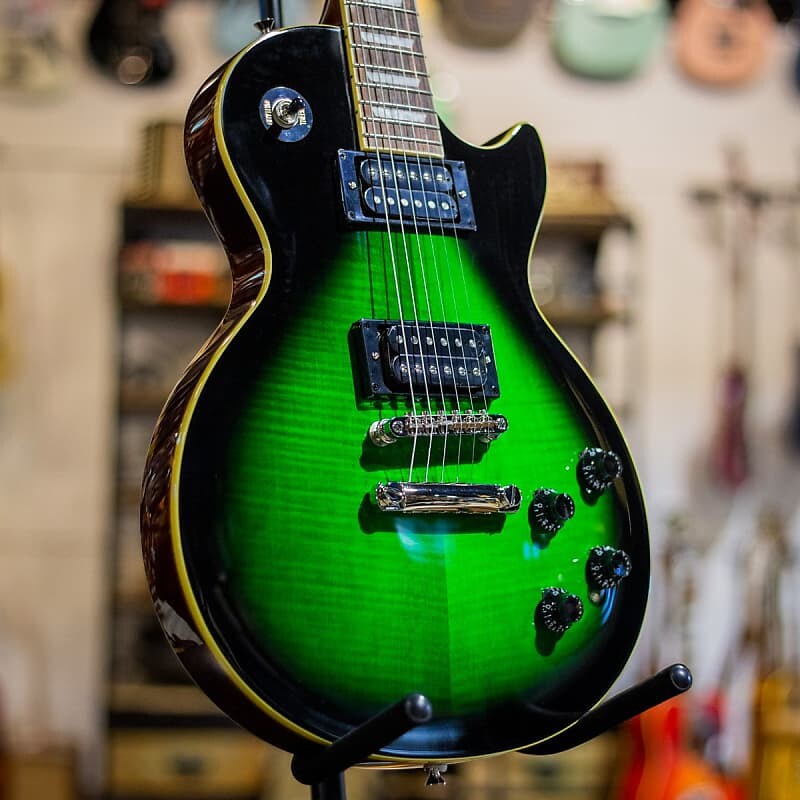 Стандартная электрогитара Epiphone Slash Les Paul — Anaconda Burst в специальном жестком футляре EILPSLASHDANH3
Стандартная электрогитара Epiphone Slash Les Paul — Anaconda Burst в специальном жестком футляре EILPSLASHDANH3