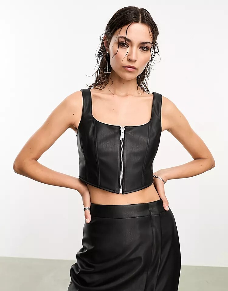 Эксклюзивный черный корсет на молнии из искусственной кожи Odette от AllSaints x ASOS, черный
Эксклюзивный черный корсет на молнии из искусственной кожи Odette от AllSaints x ASOS, черный