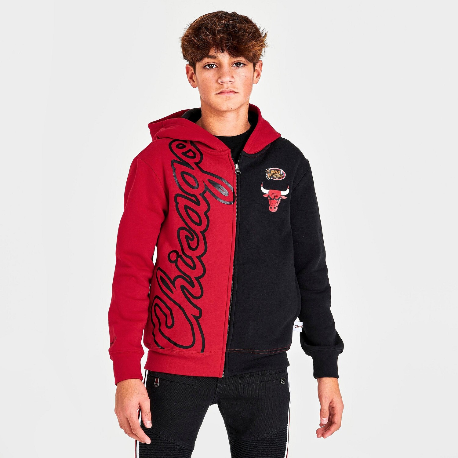 Детская худи Mitchell & Ness Chicago Bulls NBA с молнией во всю длину Nike, черный
Детская худи Mitchell & Ness Chicago Bulls NBA с молнией во всю длину Nike, черный