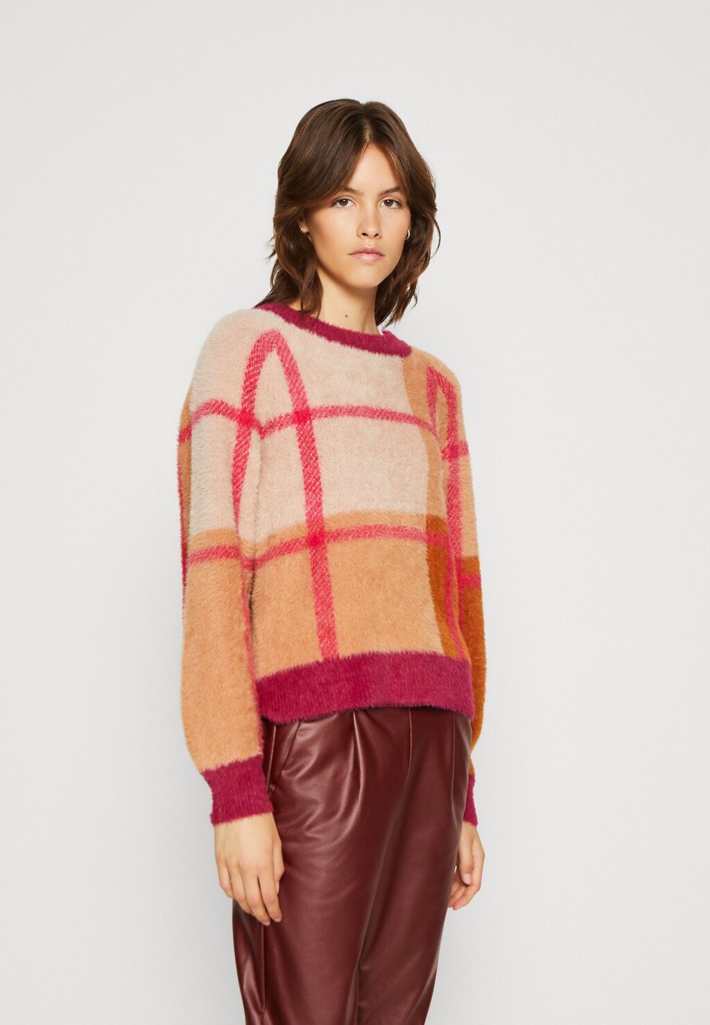 Свитшот VILA VIHALLO O NECK JACQUARD, цвет love potion/beet red/caramel cafe/tan/doeskin
Свитшот VILA VIHALLO O NECK JACQUARD, цвет love potion/beet red/caramel cafe/tan/doeskin