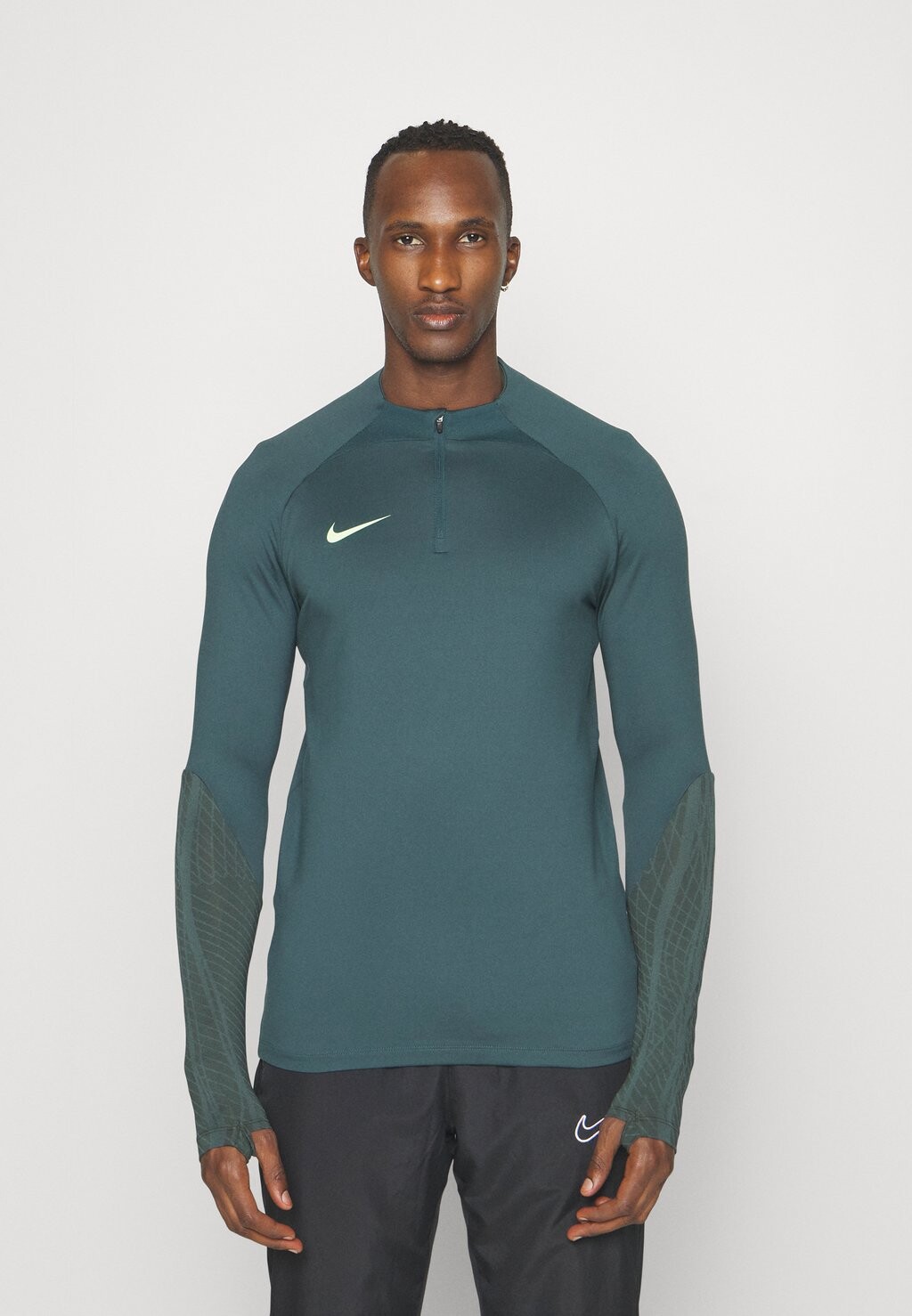 Футболка с длинным рукавом M NK DF STRK DRIL TOP Nike, глубокие джунгли/секвойя/лаймовый взрыв
Футболка с длинным рукавом M NK DF STRK DRIL TOP Nike, глубокие джунгли/секвойя/лаймовый взрыв