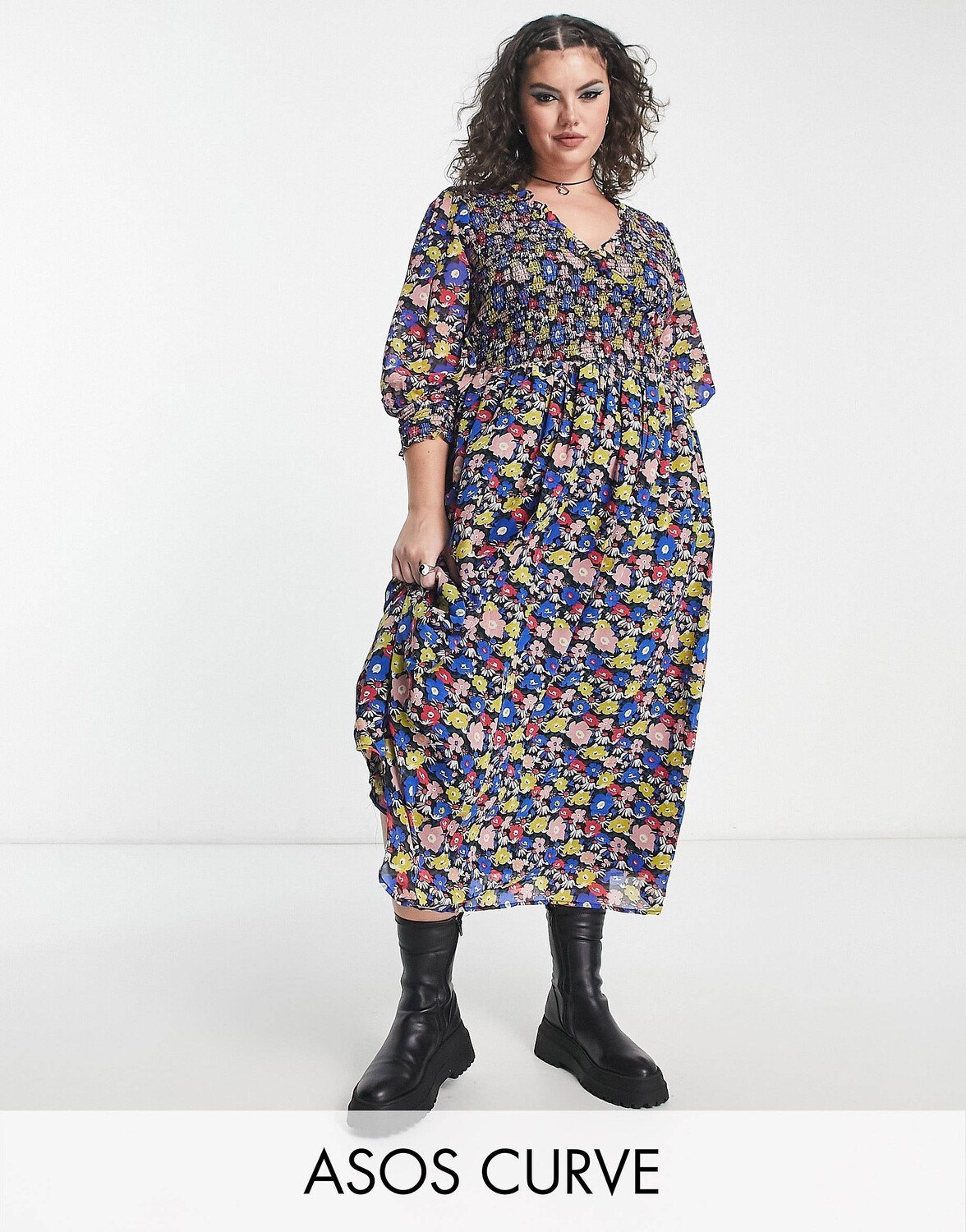 Черное платье-халат миди с присборенными манжетами ASOS DESIGN Curve с разноцветным цветочным принтом ASOS DESIGN Curve, Черный
Черное платье-халат миди с присборенными манжетами ASOS DESIGN Curve с разноцветным цветочным принтом ASOS DESIGN Curve, Черный