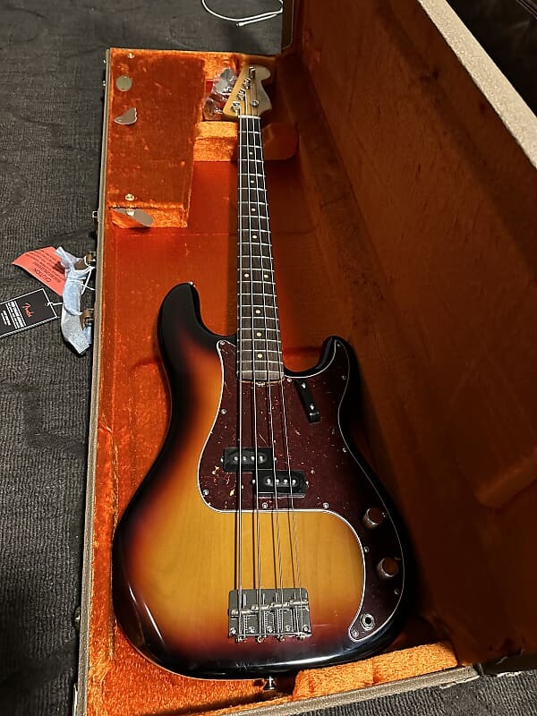 Басс гитара Fender American Vintage II '60 Precision Bass 2022 - Present - 3-Color Sunburst
Басс гитара Fender American Vintage II '60 Precision Bass 2022 - Present - 3-Color Sunburst