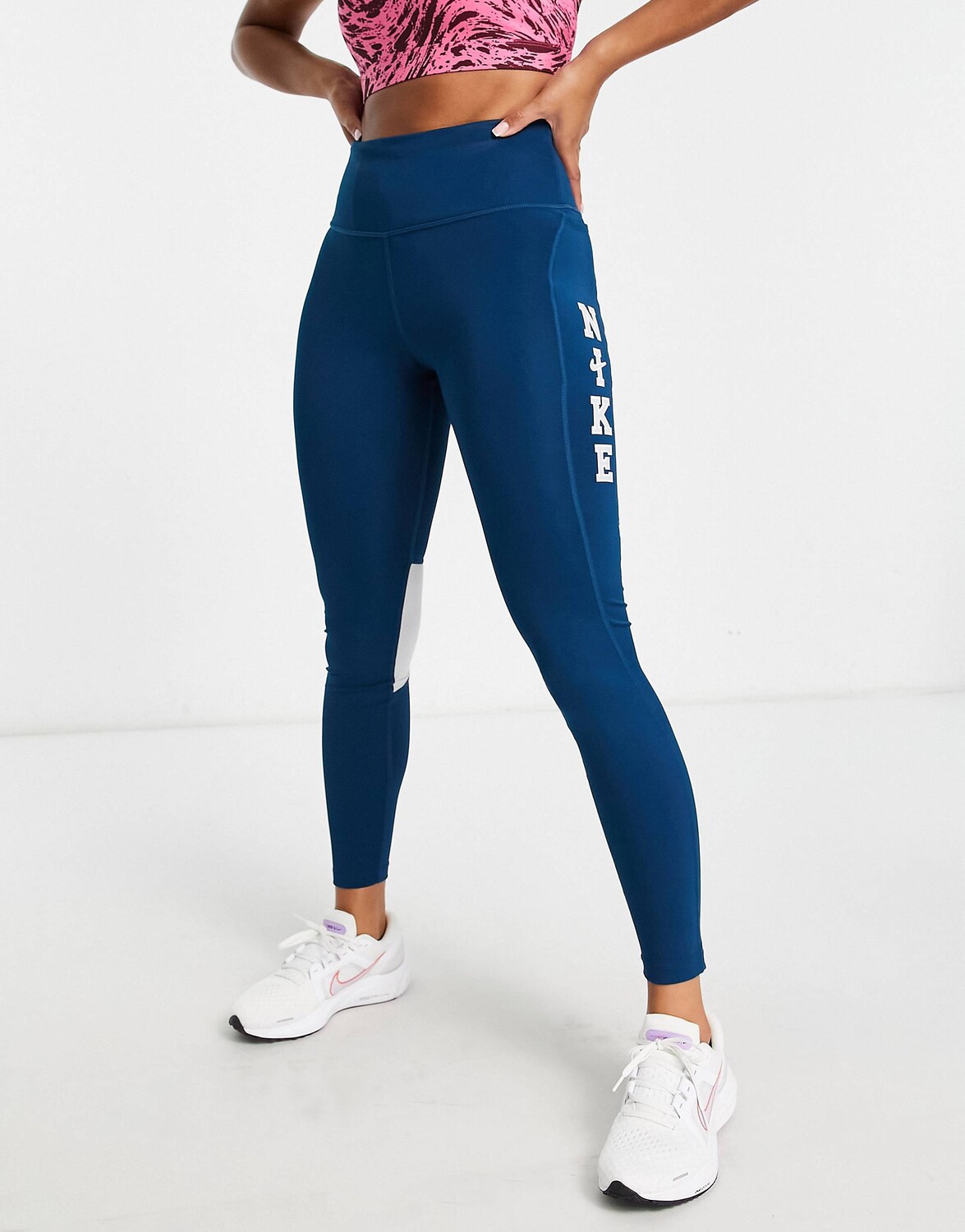 Синие леггинсы со средней посадкой 7/8 и логотипом Nike Running Swoosh Run Fast Dri-FIT, Синий
Синие леггинсы со средней посадкой 7/8 и логотипом Nike Running Swoosh Run Fast Dri-FIT, Синий