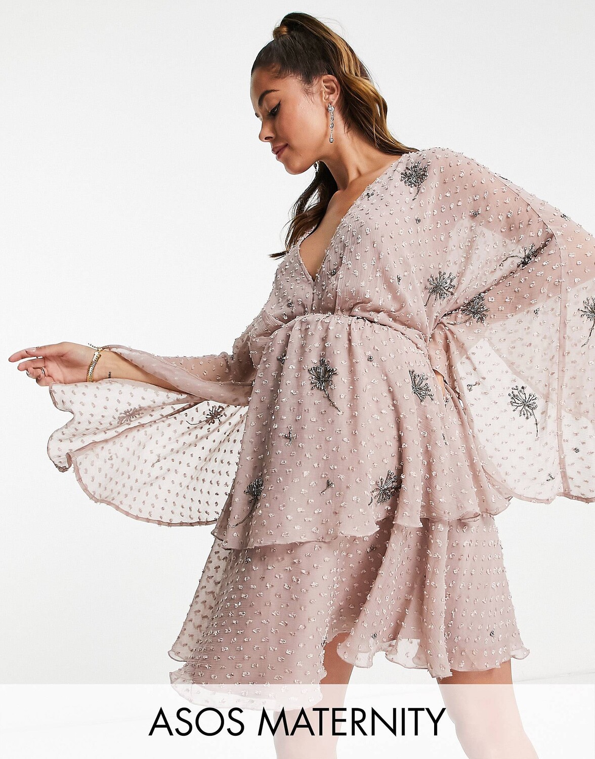 Ярусное мини-платье добби цвета пыльной розы ASOS DESIGN для беременных с линейной отделкой в виде цветов
Ярусное мини-платье добби цвета пыльной розы ASOS DESIGN для беременных с линейной отделкой в виде цветов