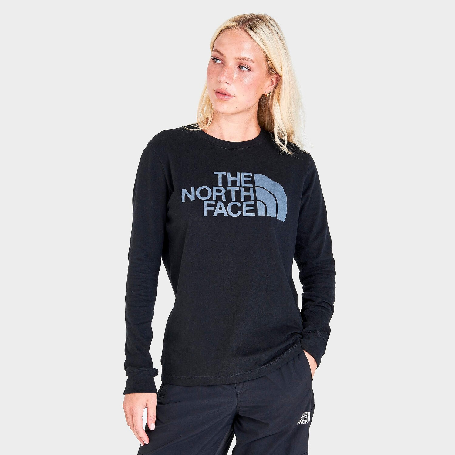 Женская футболка The North Face NSE с камуфляжным логотипом и длинными рукавами, черный
Женская футболка The North Face NSE с камуфляжным логотипом и длинными рукавами, черный