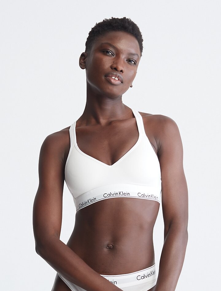Современный бюстгальтер без косточек на хлопковой подкладке Calvin Klein, белый
Современный бюстгальтер без косточек на хлопковой подкладке Calvin Klein, белый
