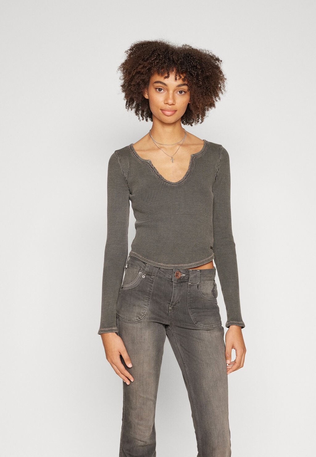 Футболка с длинным рукавом WAFFLE NOTCH HENLEY BDG Urban Outfitters, стираный черный
Футболка с длинным рукавом WAFFLE NOTCH HENLEY BDG Urban Outfitters, стираный черный