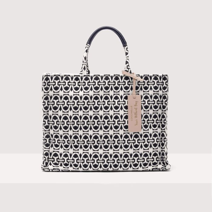 Сумочка из жаккардовой ткани и зерненой кожи Coccinelle NEVER WITHOUT BAG MONOGRAM MEDIUM, черный
Сумочка из жаккардовой ткани и зерненой кожи Coccinelle NEVER WITHOUT BAG MONOGRAM MEDIUM, черный