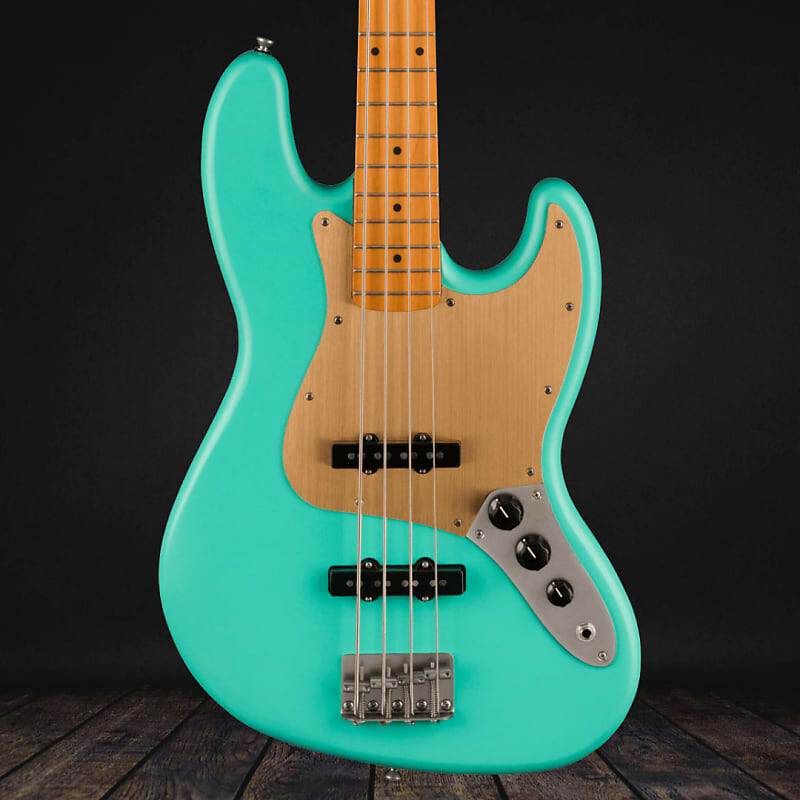 Squier 40th Anniversary Jazz Bass, Vintage Edition, золотая анодированная накладка - Satin Seafoam Green
Squier 40th Anniversary Jazz Bass, Vintage Edition, золотая анодированная накладка - Satin Seafoam Green