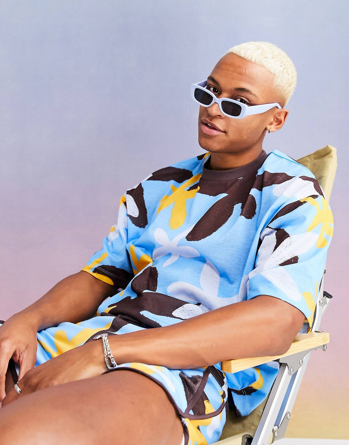 Футболка оверсайз ASOS DESIGN coord с цветочным принтом синего цвета по всей поверхности
Футболка оверсайз ASOS DESIGN coord с цветочным принтом синего цвета по всей поверхности