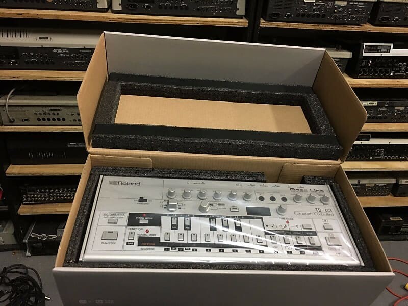 Roland TB-03 Boutique Bass Line Synthesizer TB-303 Clone, новый в упаковке //ARMENS//
Roland TB-03 Boutique Bass Line Synthesizer TB-303 Clone, новый в упаковке //ARMENS//