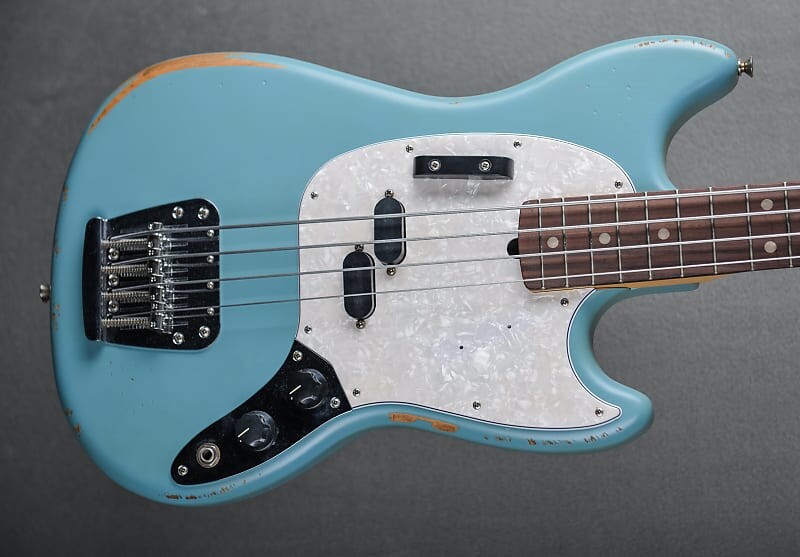Бас-гитара JMJ Road Worn Mustang - Faded Daphne Blue Fender JMJ Road Worn Mustang Bass - Faded Daphne
Бас-гитара JMJ Road Worn Mustang - Faded Daphne Blue Fender JMJ Road Worn Mustang Bass - Faded Daphne