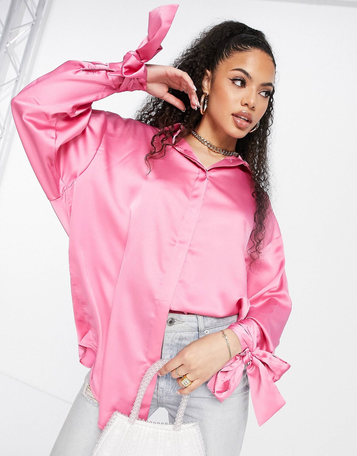Ярко-розовая атласная рубашка оверсайз с завязками на манжетах ASOS DESIGN
Ярко-розовая атласная рубашка оверсайз с завязками на манжетах ASOS DESIGN
