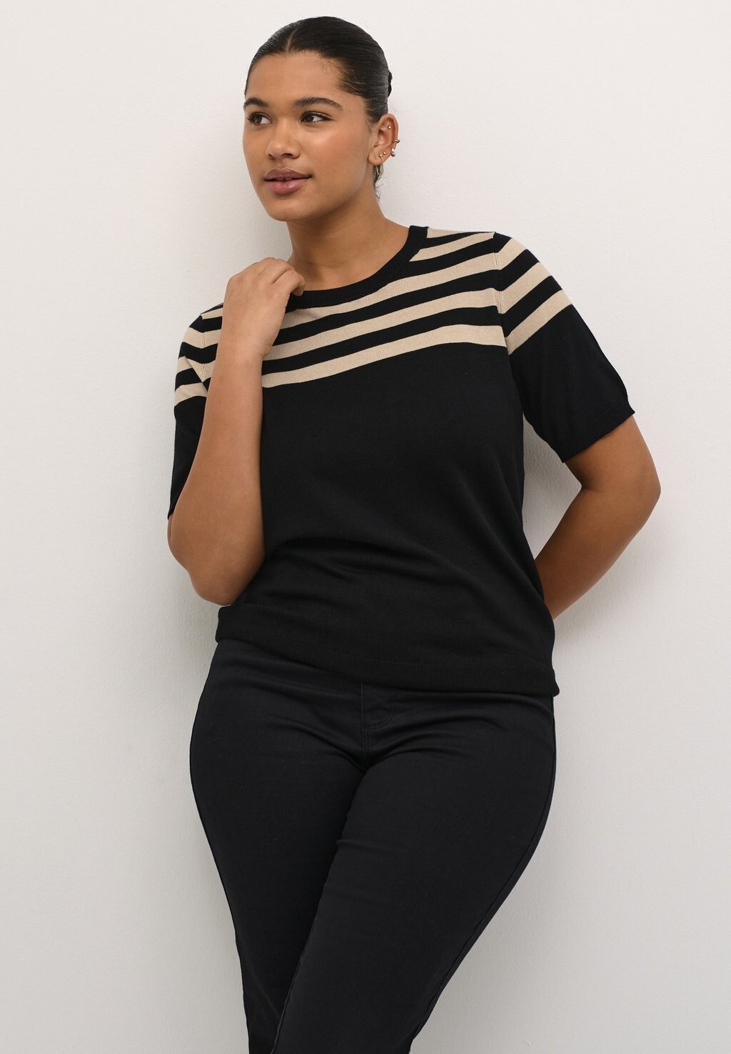 Футболка с принтом MAJI SHORT SLEEVES Kaffe Curve, цвет black feather gray half stripe
Футболка с принтом MAJI SHORT SLEEVES Kaffe Curve, цвет black feather gray half stripe