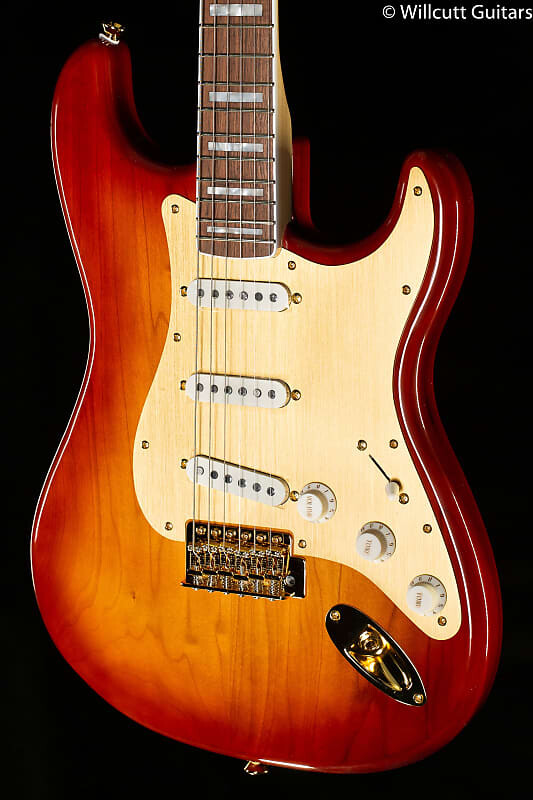 Squier 40th Anniversary Stratocaster, Gold Edition, гриф Laurel (142) 40th Anniversary Stratocaster, Edition, Laurel Fingerboard (142)
Squier 40th Anniversary Stratocaster, Gold Edition, гриф Laurel (142) 40th Anniversary Stratocaster, Edition, Laurel Fingerboard (142)