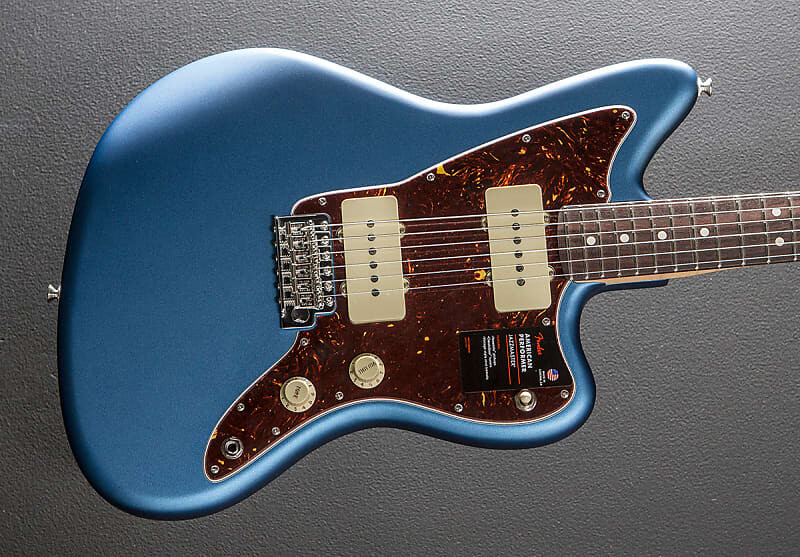 Американский исполнитель Jazzmaster - Satin Lake Placid Blue с палисандровым деревом Fender American Performer Jazzmaster - Satin Lake Placid w/
Американский исполнитель Jazzmaster - Satin Lake Placid Blue с палисандровым деревом Fender American Performer Jazzmaster - Satin Lake Placid w/