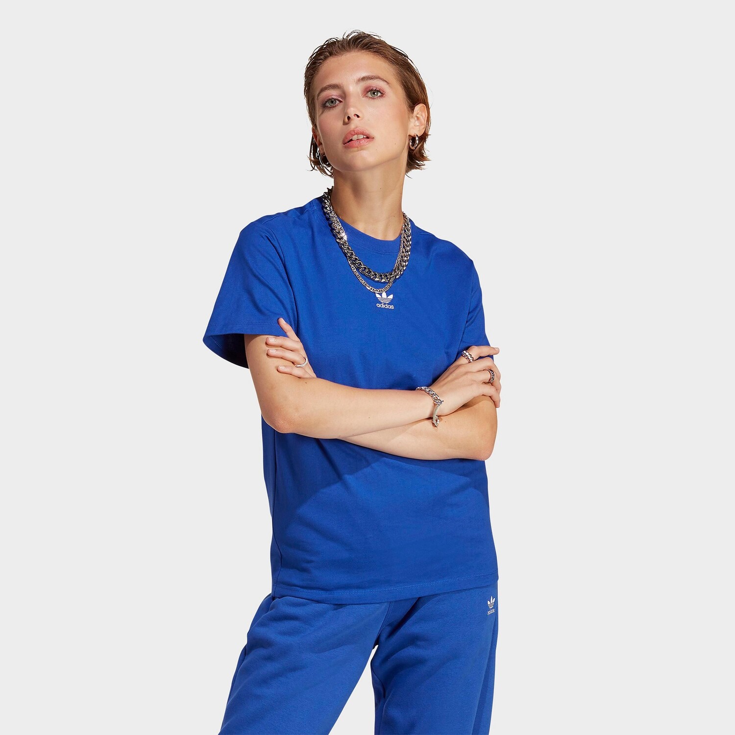 Женская футболка с круглым вырезом Adidas Originals Adicolor Essentials, синий
Женская футболка с круглым вырезом Adidas Originals Adicolor Essentials, синий