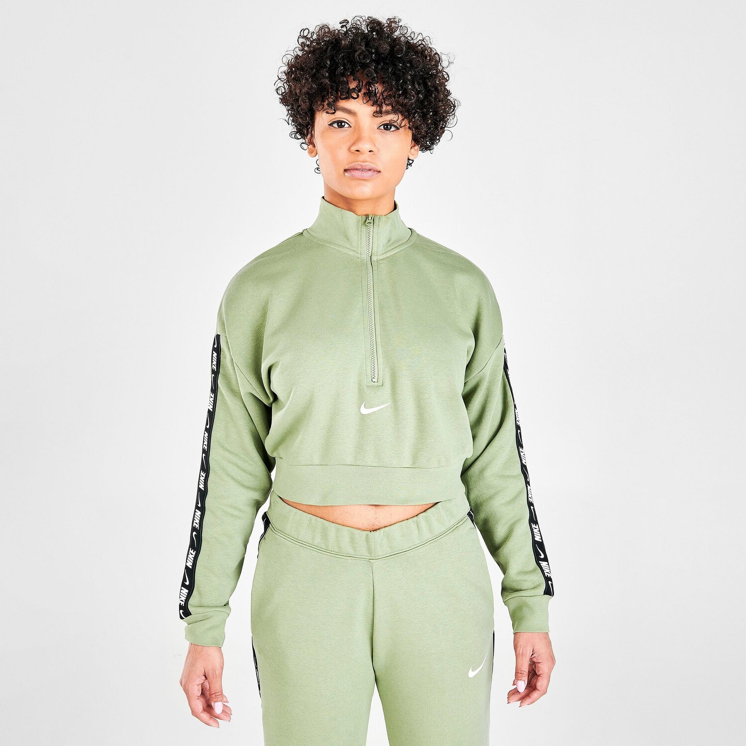 Женская флисовая укороченная толстовка Nike Sportswear Essential Tape с молнией до половины, зеленый
Женская флисовая укороченная толстовка Nike Sportswear Essential Tape с молнией до половины, зеленый