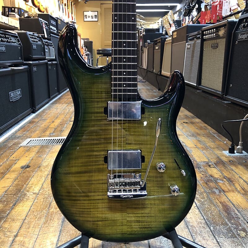 Электрогитара Ernie Ball Music Man Steve Lukather Luke 4 Maple Top Electric Guitar Gator Burst w/Mono Case
Электрогитара Ernie Ball Music Man Steve Lukather Luke 4 Maple Top Electric Guitar Gator Burst w/Mono Case