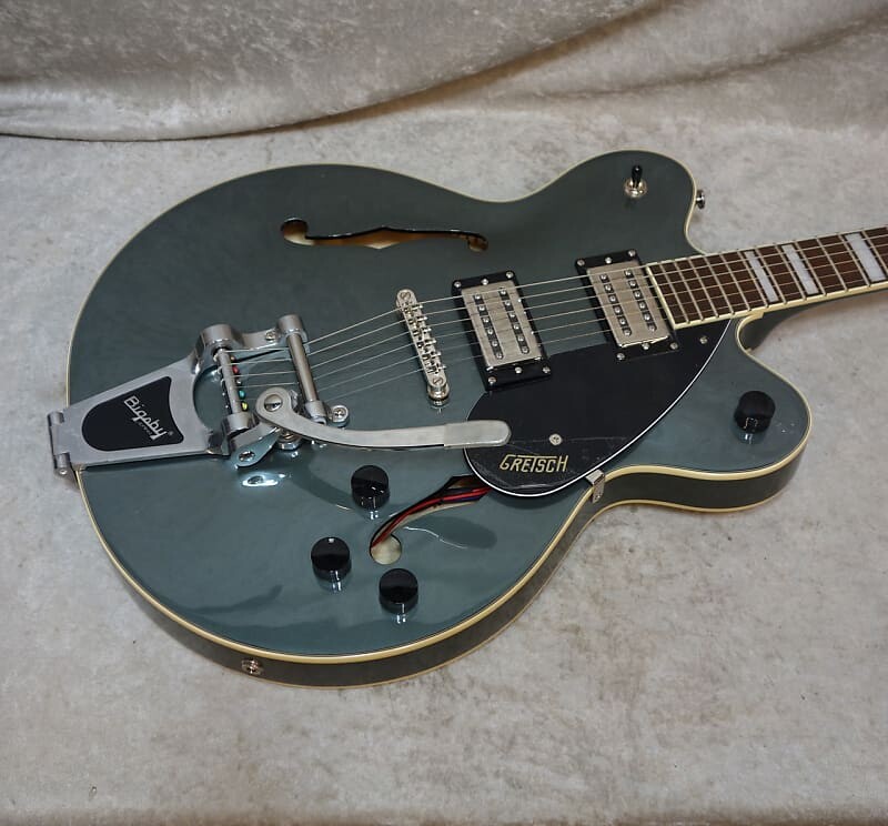В наличии! Центральный блок GRETSCH 2022 г. с двойным вырезом и Bigsby Stirling Green In Stock! GRETSCH Center Block Double-Cut with
В наличии! Центральный блок GRETSCH 2022 г. с двойным вырезом и Bigsby Stirling Green In Stock! GRETSCH Center Block Double-Cut with