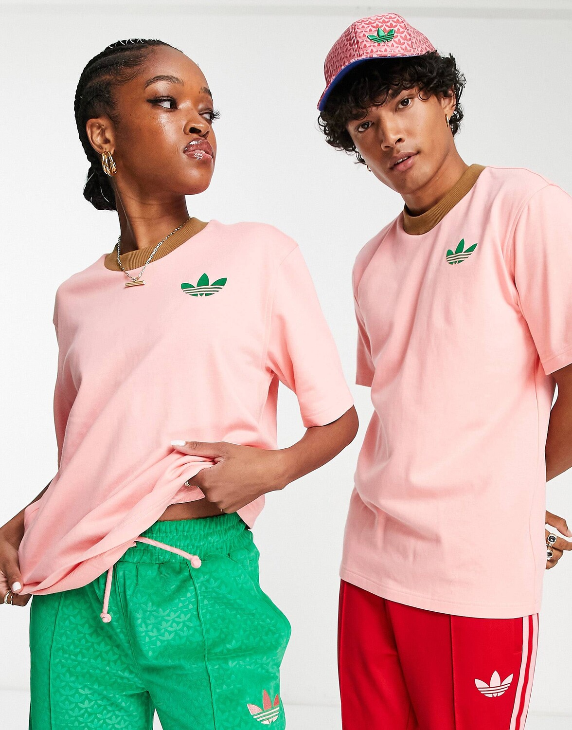 Розовая футболка унисекс с крупным трилистником adidas Originals 'adicolor 70s'
Розовая футболка унисекс с крупным трилистником adidas Originals 'adicolor 70s'