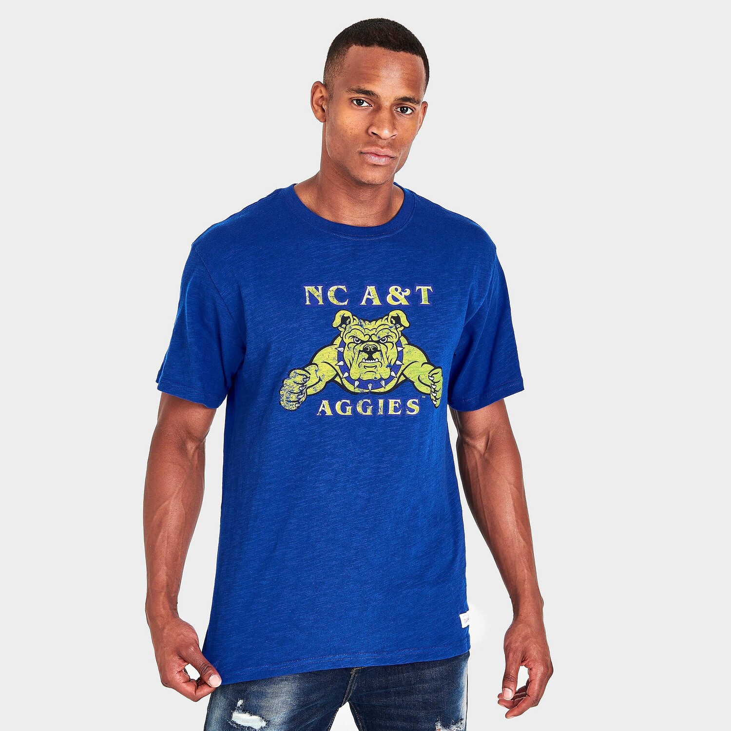 Мужская футболка Mitchell & Ness NC A&T Aggies College с большим логотипом, синий
Мужская футболка Mitchell & Ness NC A&T Aggies College с большим логотипом, синий