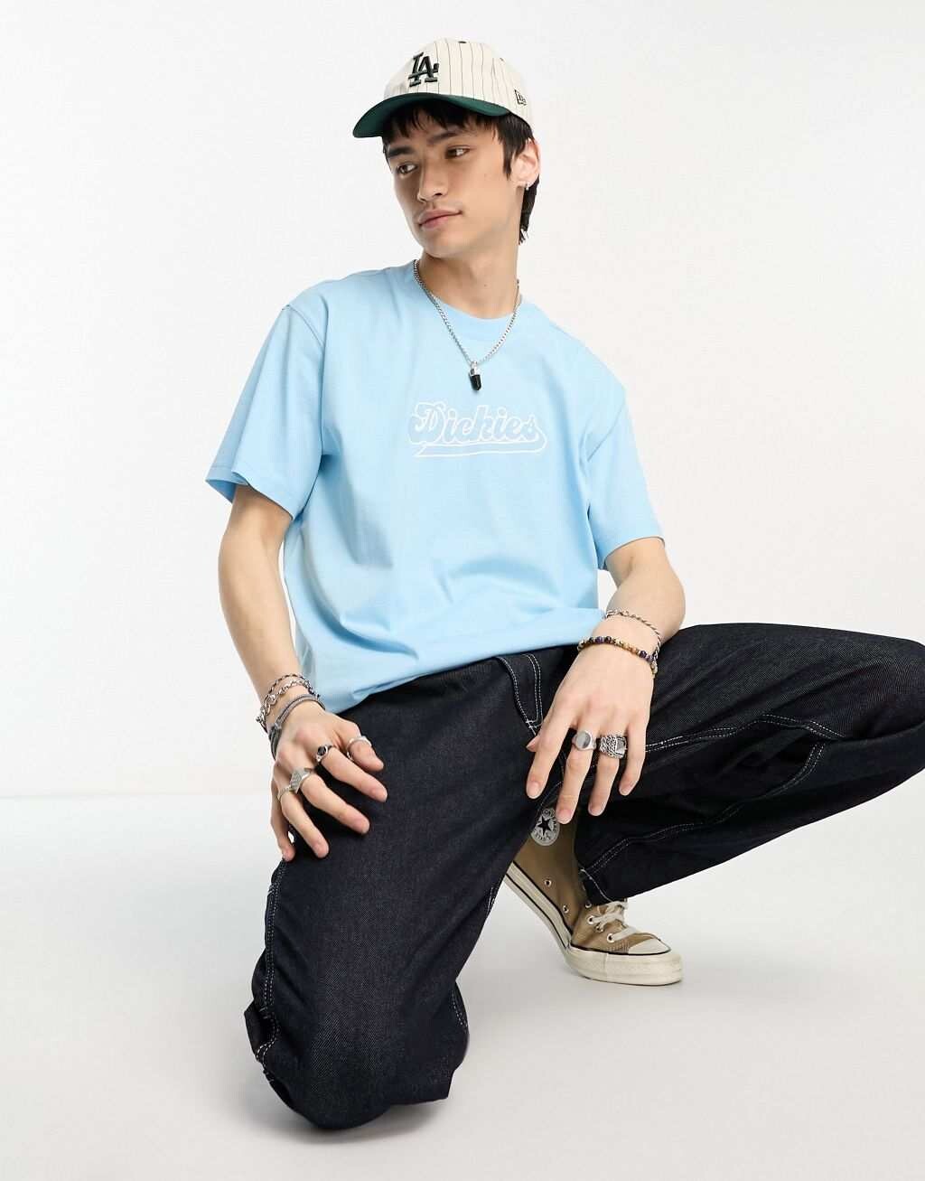 Небесно-голубая футболка с логотипом университета Dickies Collegic эксклюзивно для Asos, Синий
Небесно-голубая футболка с логотипом университета Dickies Collegic эксклюзивно для Asos, Синий