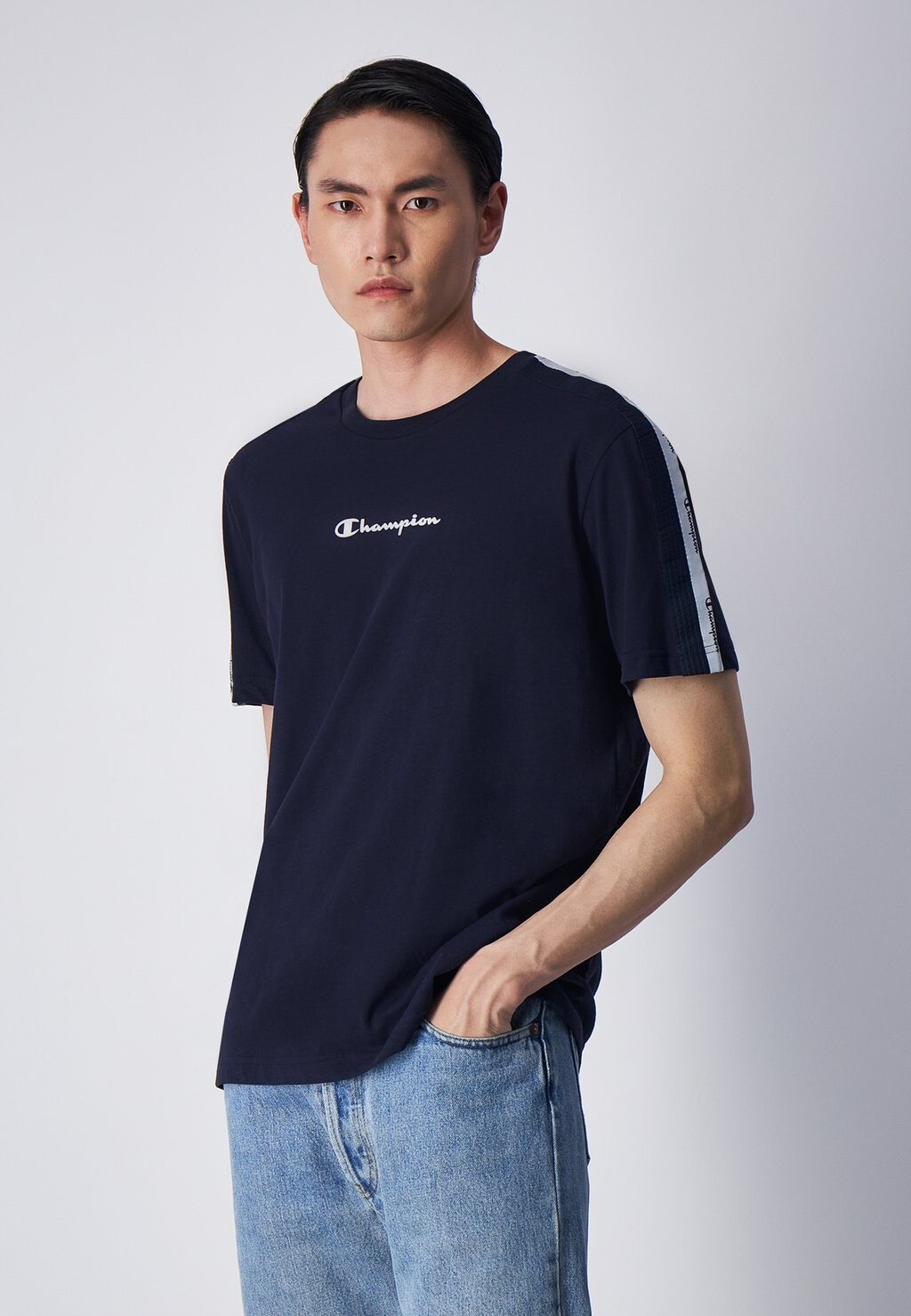 Футболка с принтом Tape Crewneck Small Logo American Tape Champion, цвет dark blue
Футболка с принтом Tape Crewneck Small Logo American Tape Champion, цвет dark blue