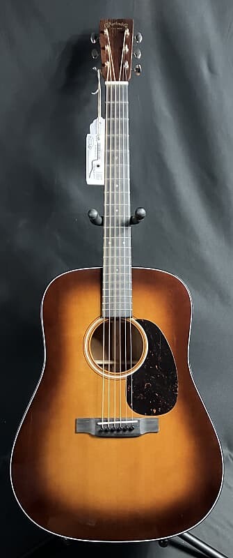 Акустическая гитара Martin D-18 1933 Ambertone Dreadnought Acoustic Guitar Ambertone w/ Case
Акустическая гитара Martin D-18 1933 Ambertone Dreadnought Acoustic Guitar Ambertone w/ Case
