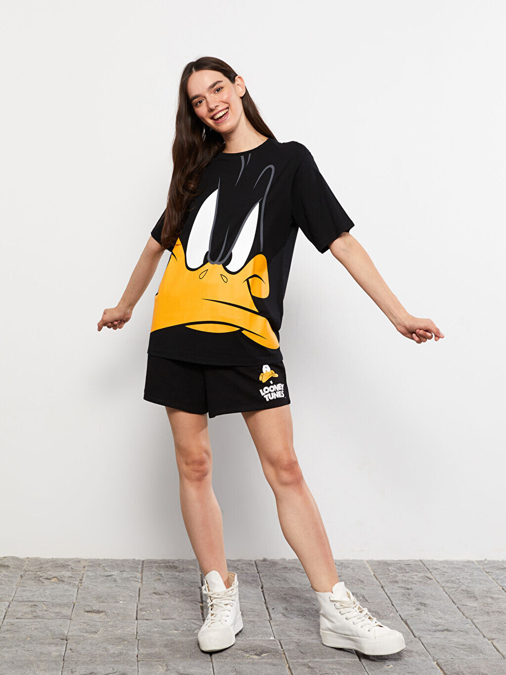 Хлопковая женская футболка с круглым вырезом и принтом Looney Tunes с коротким рукавом LCW Casual, Черный
Хлопковая женская футболка с круглым вырезом и принтом Looney Tunes с коротким рукавом LCW Casual, Черный