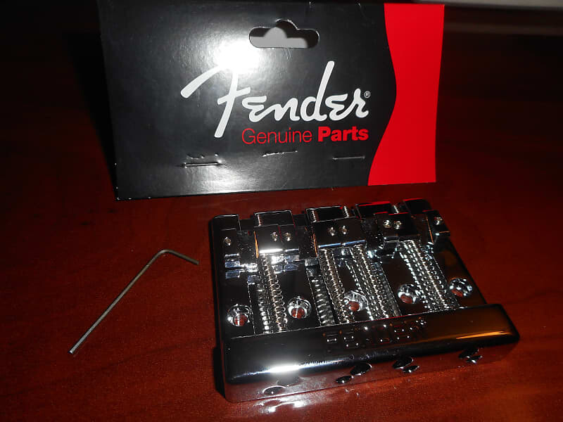 Fender High Mass Wide 4-струнный басовый бридж, латунные седла CHROME 099-4408-000
Fender High Mass Wide 4-струнный басовый бридж, латунные седла CHROME 099-4408-000