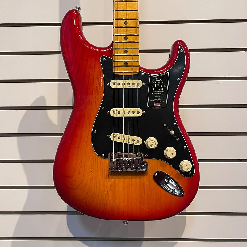 Fender American Ultra Luxe Stratocaster 2021 — настоящее время — Plasma Red Burst
Fender American Ultra Luxe Stratocaster 2021 — настоящее время — Plasma Red Burst