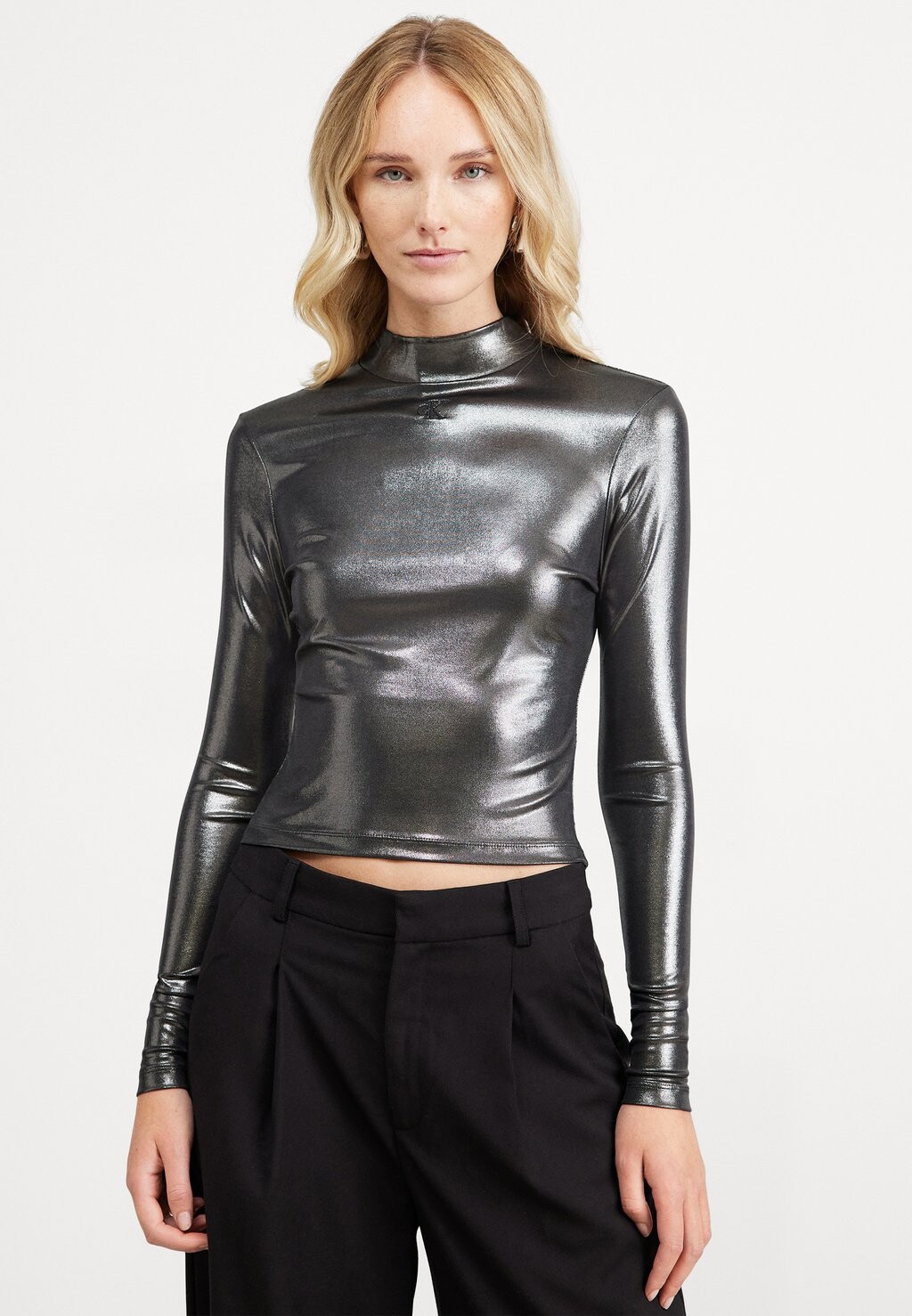 Футболка с длинным рукавом METALLIC LONG SLEEVE Calvin Klein Jeans, черная, Черный
Футболка с длинным рукавом METALLIC LONG SLEEVE Calvin Klein Jeans, черная, Черный