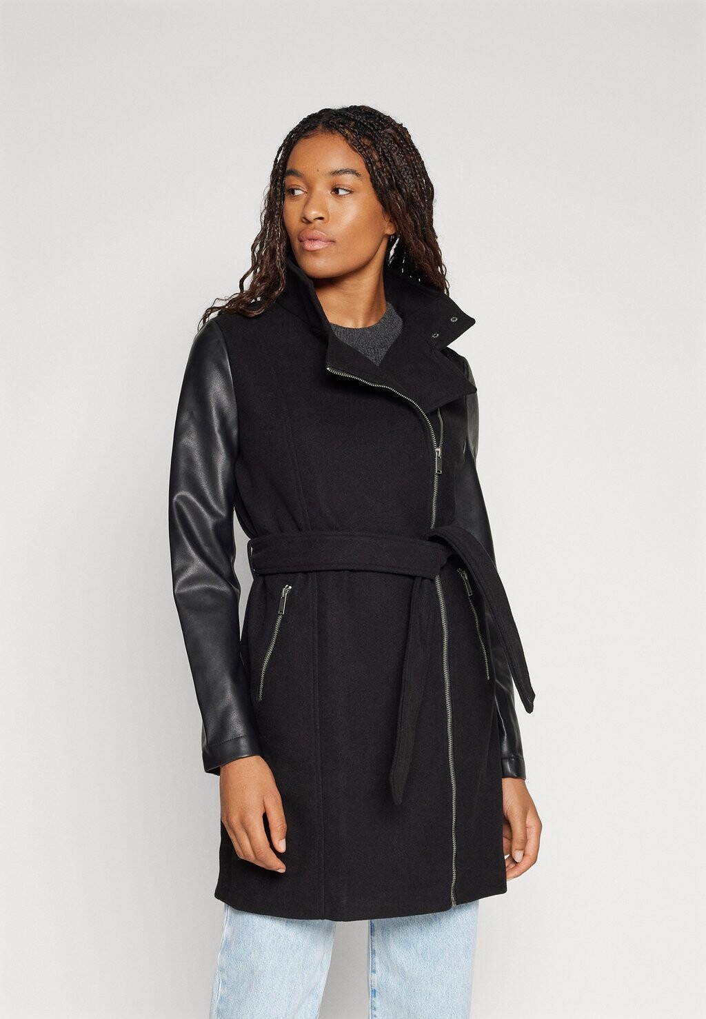 Классическая одежда Vero Moda КУРТКА POP NINA ZIP JACKET, черные детали/черный
Классическая одежда Vero Moda КУРТКА POP NINA ZIP JACKET, черные детали/черный