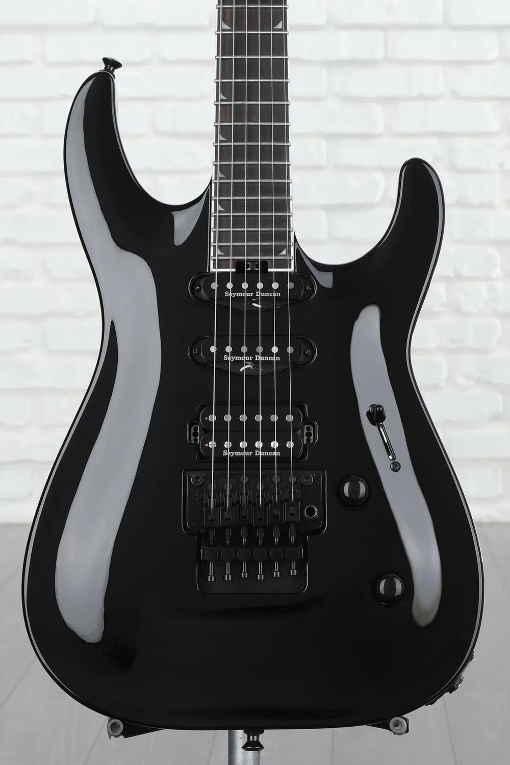 Новая электрогитара Jackson Pro Plus Series Soloist SLA3 — глубокий черный
Новая электрогитара Jackson Pro Plus Series Soloist SLA3 — глубокий черный