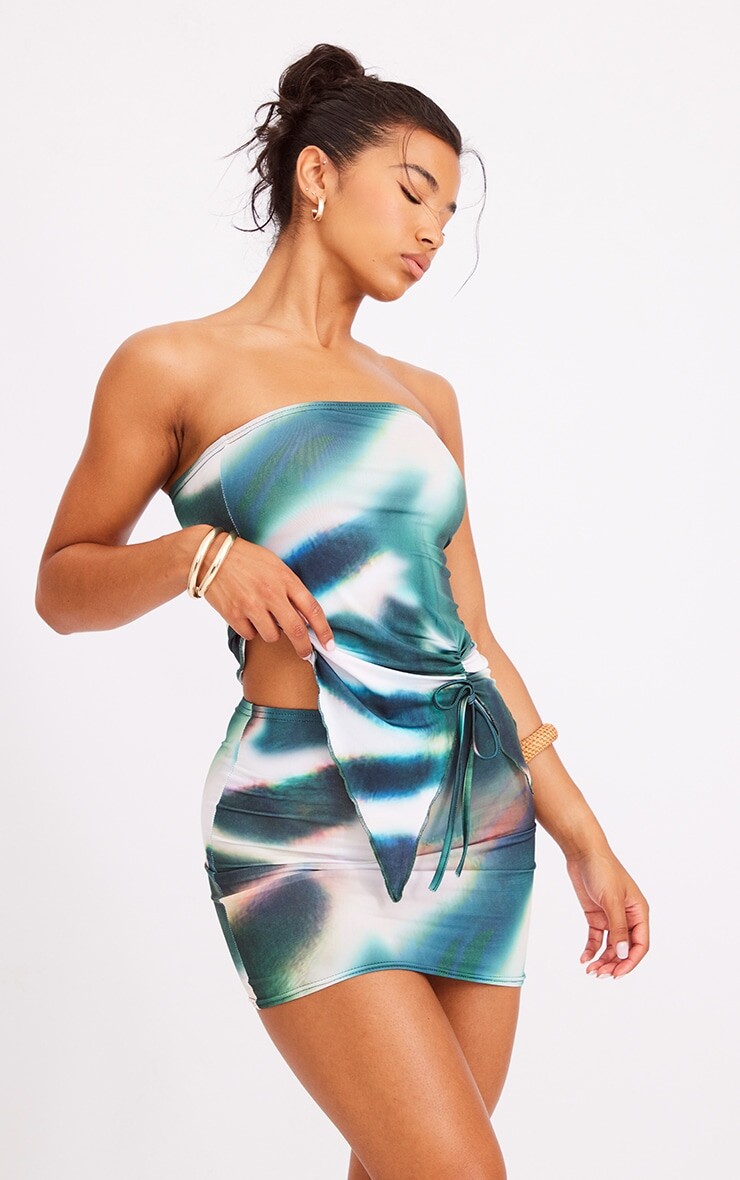 PrettyLittleThing Зеленое облегающее асимметричное бандо со сборками и абстрактным принтом
PrettyLittleThing Зеленое облегающее асимметричное бандо со сборками и абстрактным принтом