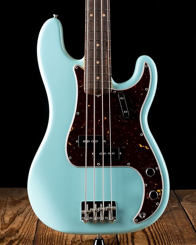 Fender American Vintage II 1960 Precision Bass - Daphne Blue - Бесплатная доставка 0190160804
Fender American Vintage II 1960 Precision Bass - Daphne Blue - Бесплатная доставка 0190160804