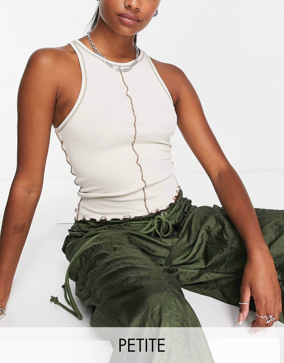 Topshop Petite базовый спортивный жилет премиум-класса с контрастными швами и оборками
Topshop Petite базовый спортивный жилет премиум-класса с контрастными швами и оборками