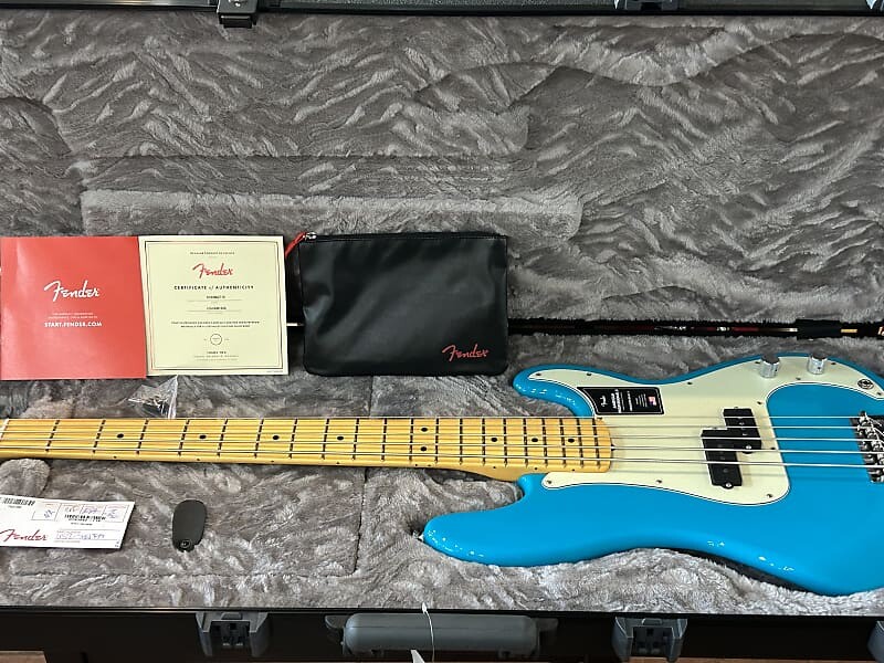 Басс гитара Fender American Professional II Precision Bass V with Maple Fretboard Miami Blue #US23081355. 8lbs. 14.8oz
Басс гитара Fender American Professional II Precision Bass V with Maple Fretboard Miami Blue #US23081355. 8lbs. 14.8oz